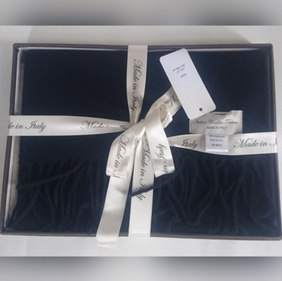 Italian Woollen Treasures Unisex Scarf 100% Cashmere Navy MADE IN ITALY - Picture 9 of 9